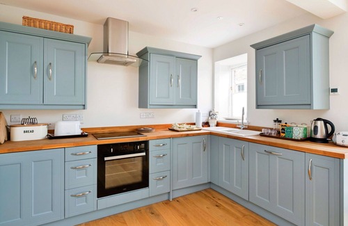 Monmouth House | Beautiful villa for 4 guests with WIFI, pets allowed and parking