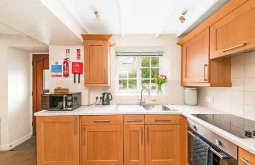 Thirsk House | Beautiful villa for 6 guests with hot tub, WIFI, pool and terrace