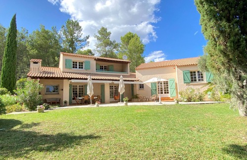 Grabels Villa | Beautiful Villa in Private Grounds, heated Pool, idyllic for memorable holidays