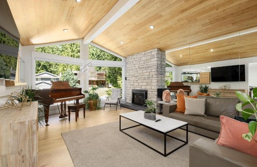 Blueridge House | Beautiful Villa with heated Pool hot tub by forest