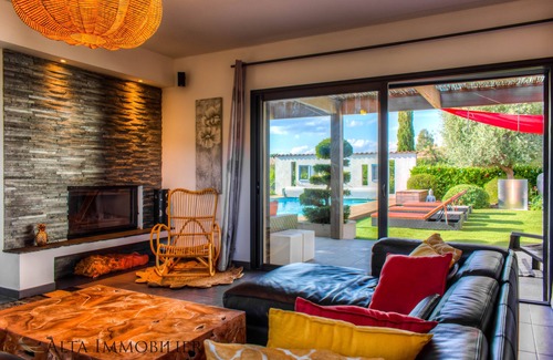 Lecci Villa | Beautiful villa with heated swimming pool, for 10 pers. 1 km from the beach.