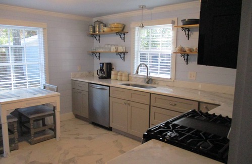 Ocean Springs Cottage | Beautiful vintage cottage remodeled in Old Ocean Springs