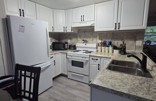 Rideau Lakes Cottage | Beautiful Waterfront Cottage