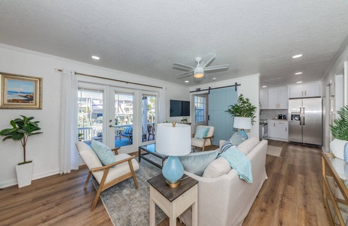 Coquina Key Condo | Beautiful Waterfront Resort Style Living - 1 bed