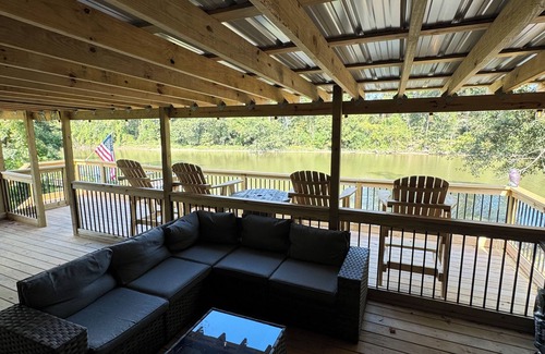 Modeste House | Beautiful Waterfront Camp
