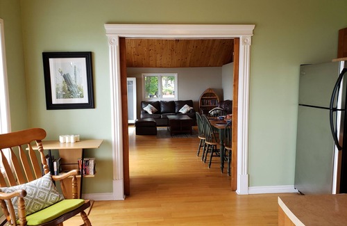 Calabogie Cottage | Beautiful waterfront cottage on Lake Calabogie, 5 min. walk from the golf