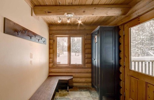 Labelle Ski Chalet | Beautiful Waterfront Chalet