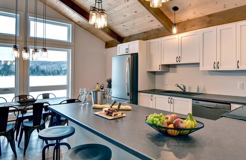Labelle Ski Chalet | Beautiful waterfront cottage