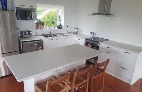 Tamaterau House | Beautiful waterfront views + so handy to town