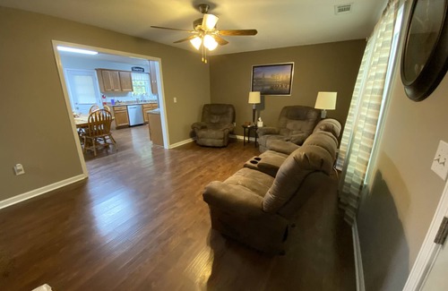 Sardis House | Beautiful wooded home. Close to Sardis Lake, Batesville, Oxford, and Southaven