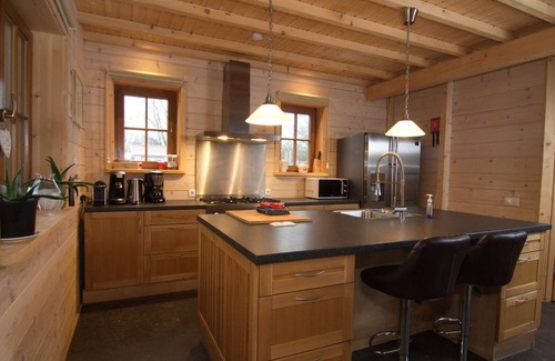 Linde Villa | Beautiful wooden Villa "Albert" with Wi-Fi, Garden, Balcony, Terrace