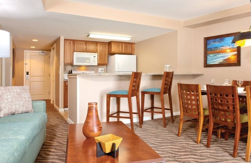 Waikiki Resort | Beautiful Wyndham Waikiki Beach Walk - 1BR Deluxe - Sleeps 4