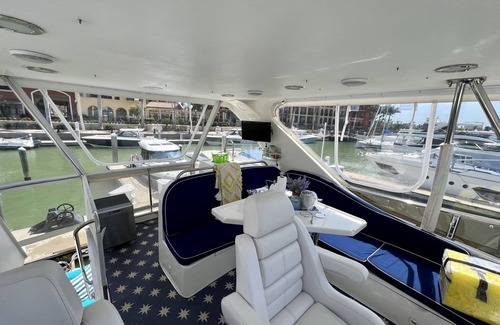 Marco Island Boat Rental | Beautiful yacht living on the water, close to beach and bars & restaurants !