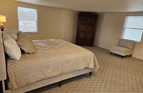 Brownstown Apartment | Beautifully-Appointed New Apartment with Homey Feel in Brownstown PA!