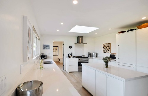 Freestone Villa | Beautifully Appointed MCM Home in Wine Country, Pool, Hot Tub, Gas Firepit