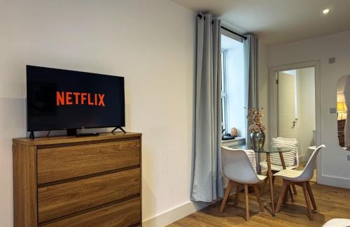 Maidstone Apartment | Beautifully Central & Superior Apartment Book Now