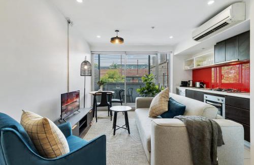 St Kilda Apartment | Beautifully Cosy St Kilda Apartment