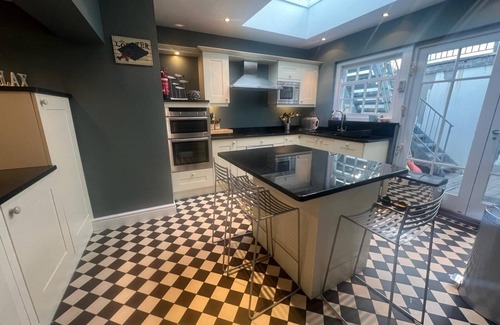 New Quay House | Beautifully decorated, updated period property in New Quay with garden sea views