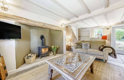 Ebrington Cottage | Beautifully presented 17th century Cotswold holiday cottage - Cricket Cottage