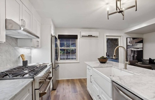 Historic District - North Condo | Beautifully Preserved 1800s Home | Downtown Savannah