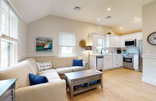 Orleans Cottage | Beautifully remodeled cottage near the beach with central AC, gas grill & lawn