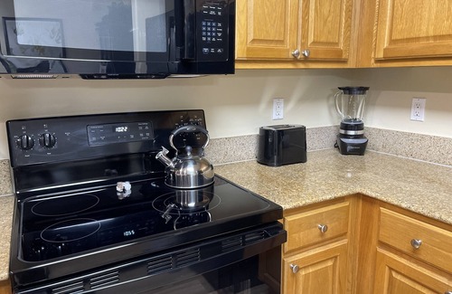Florida Central Atlantic Coast Condo | Beautifully renovated Blue Heron Beach Resort Condo-0.9 Miles from Disney parks!