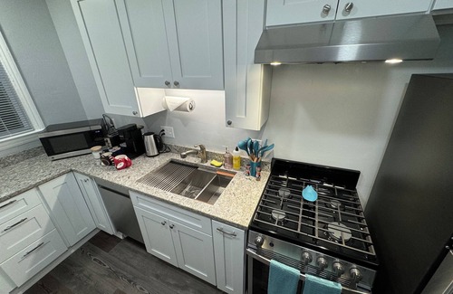 Trinidad Apartment | Beautifully Restored and Sunny 1 Bedrm Apt, Centrally Located, w Private Parking