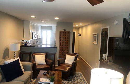 Historic District Condo | Beautifully updated Annapolis Historic District rowhome w/parking and rooftop deck
