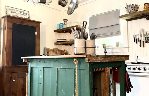 Saluda House | Beautifully updated cottage near Tryon and Asheville