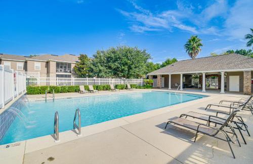 Foley Apartment | Beautifully Updated Foley Condo with Pool Access