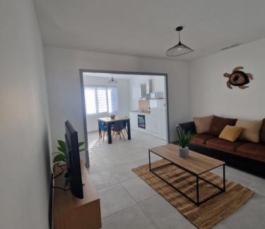 Boujan-sur-Libron Apartment | Beaux Souvenirs