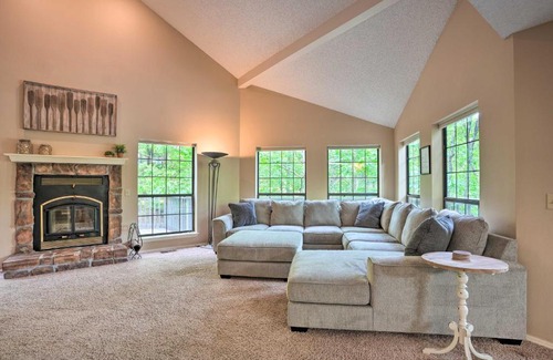 Lost Bridge Village House | Beaver Lake Retreat with Deck and Private Hot Tub