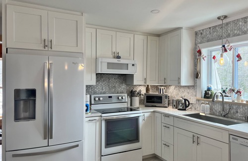 Whitingham House | Beaver's Bend Lakefront Retreat ~16 mi to Slopes & Pet Friendly!