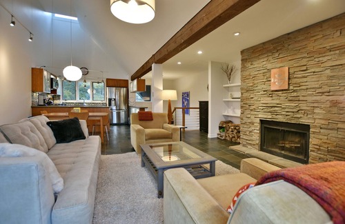 Markdale Ski Chalet | Beaver Valley Chalet with Breathtaking Views.