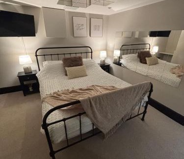 Barnsley House | Beckett Guest House
