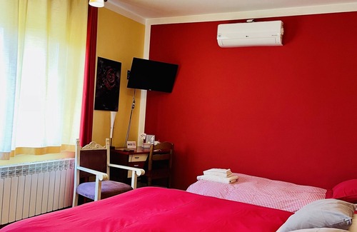 Borgofranco d'Ivrea Bed & Breakfast | Bed and Breakfast "L'Albero Maestro": sulla Via Francigena, dentro il più bel modello geologico di morena glaciale, nel verde di un territorio di laghi e boschi, tra i Senti CHE furono dei Salassi grandi antogonisti dei Romani