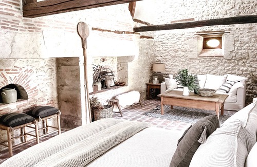 Tourtoirac Bed & Breakfast | Bed and Breakfast 'Domaine De Pragelier,La Boulangerie' with Shared Pool, Terrace and Wi-Fi