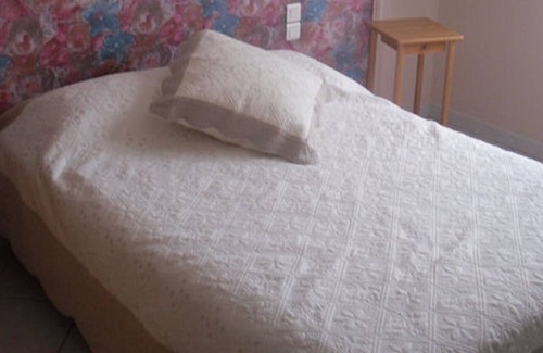 Issel House | Bed and Breakfast Domaine de la Pendule 1