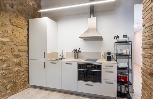 Balaguer Apartment | Bed and Breakfast 'Habitació Doble' with Shared Terrace, Wi-Fi and Air Conditioning