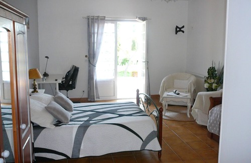 Roquevaire Bed & Breakfast | Bed and Breakfast in a 19th century Bastide in a large wooded park with swimming pool - sleeps 4