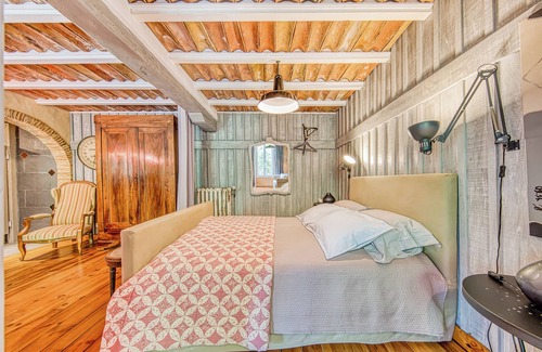 Noaillan Bed & Breakfast | Bed and Breakfast 'L'orée De Lansot - Chambre Romance' with Shared Terrace, Shared Garden and Wi-Fi