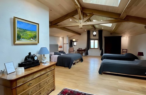 Iholdy Bed & Breakfast | Bed and Breakfast 'Lukugaraia' with Mountain View, Private Garden and Wi-Fi