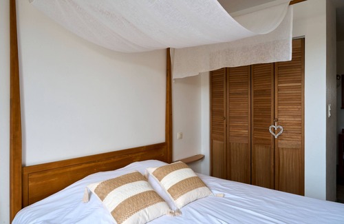 Gabillou Bed & Breakfast | Bed and Breakfast 'Magnatum' with Private Terrace, Shared Garden and Wi-Fi