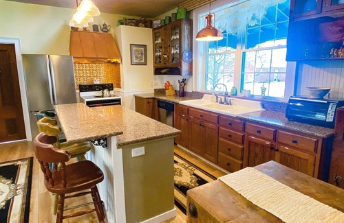 Edwardsburg Bed & Breakfast | Bed & Breakfast private room near wine tours