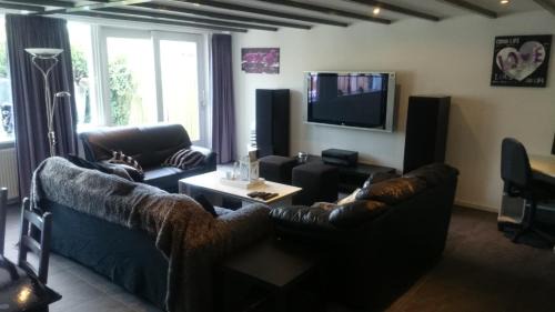Den Oever House | Bed & Kitchen Den Oever