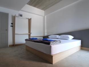 Srisa Chorakhe Noi Hotel | Bed-room at Suvarnabhumi Airport - Newly renovated