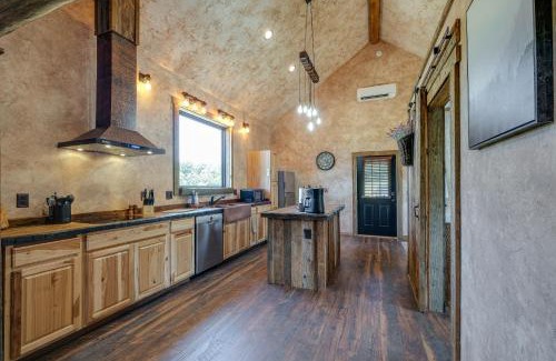 Bedford House | Bedford Cabin with Porch, 5 Mi to Historic District!
