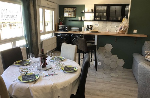 Hincmar Apartment | BedinReims Superb 70m² 2bedroom +free park/wifi Ideal for 2 adults and 3 children