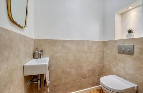 Ferney-Voltaire House | Bedroom 1 - Elegance & Comfort - COLIVING Historic House