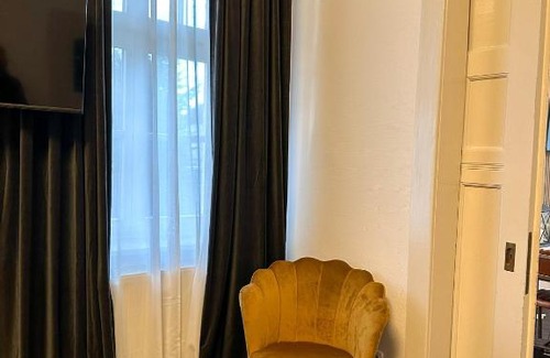 Niedergirmes Apartment | bee Design Apartment + Zentral + Küche + Parken